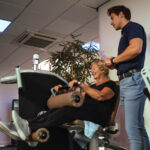 begeleiding bij de egym met oudere dame